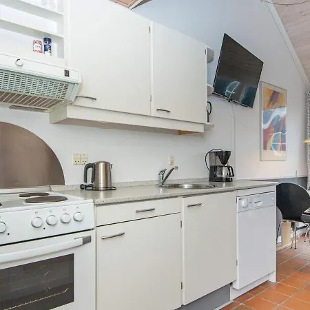 Apartment 6 Person In Fan Fano