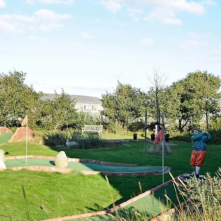 6 Person In Fano-by Traum