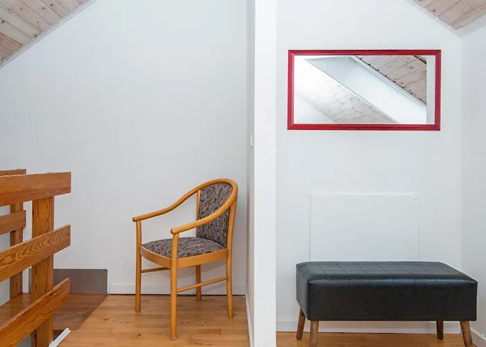 6 Person In Fano-by Traum